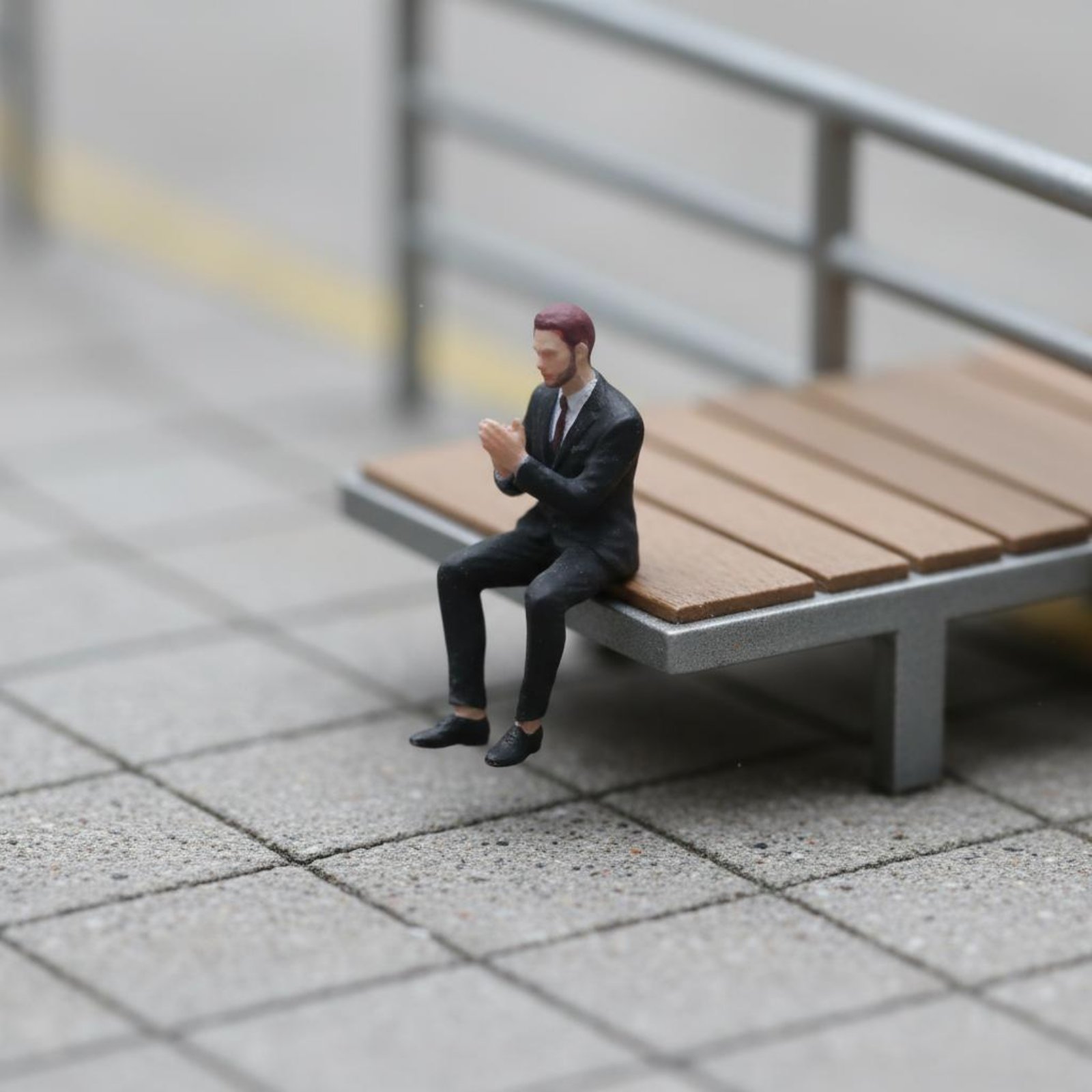 1:64 Scale Sitting Man Figure  - مراجعة Men'S Accessories With Suits وسعره