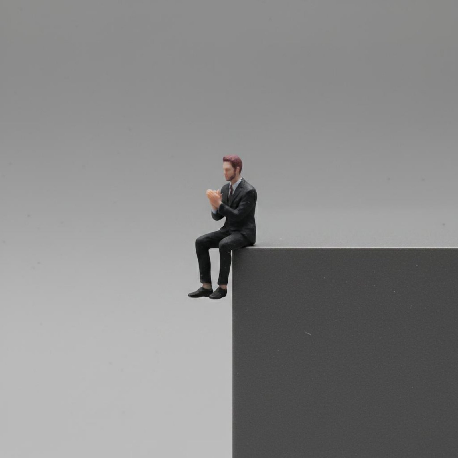 1:64 Scale Sitting Man Figure  - مراجعة Men'S Accessories With Suits وسعره