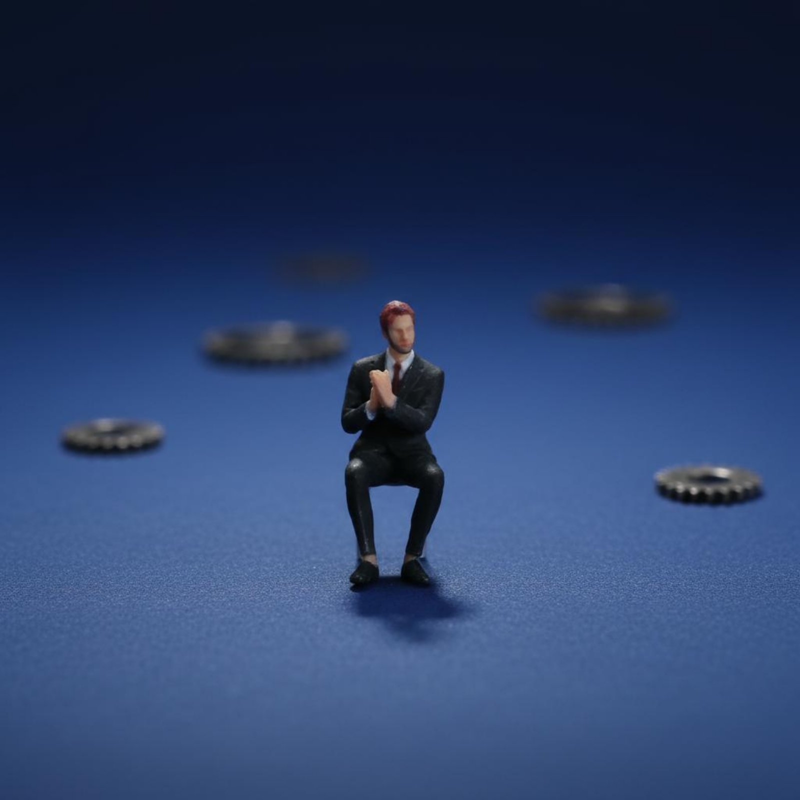 1:64 Scale Sitting Man Figure  - مراجعة Men'S Accessories With Suits وسعره